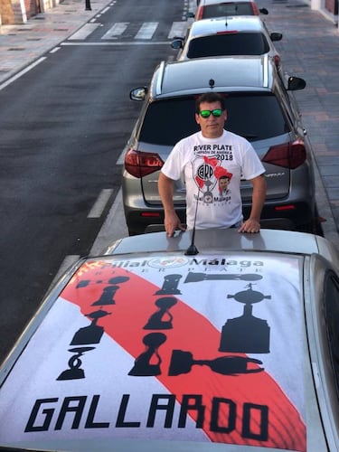 El "Muñemóvil", el auto de un hincha de River en Málaga dedicado a Gallardo