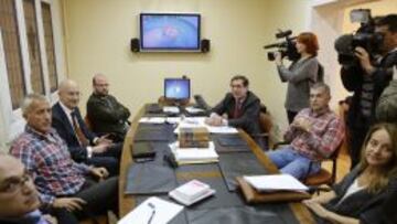 El TAD está compuesto por siete miembros con derecho a voto y un secretario (con voz, pero sin voto). De todos faltó Carmen Valverde. La reunión fue larga, más que de costumbre, y el debate intenso. Pero al final hubo unanimidad en la votación para no conceder al Madrid la cautelar.