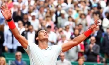 Rafa venció con dificultades Dimitrov (6-2, 2-6 y 6-4), y ya está en semifinales, celebración al final del encuentro.