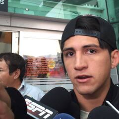 Alan Pulido regresó a Guadalajara cargado de tristeza
