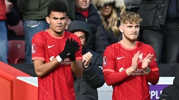 Havery Elliott es una de las mayores promesas del Liverpool. Con 18 años tiene toda la confianza de Klopp. En el juego que debutó Díaz, volvió tras lesión.