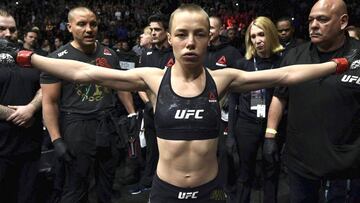 Rose Namajunas antes de entrar a un combate en UFC.