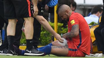 Vidal se retir&oacute; lesionado ante Colombia.