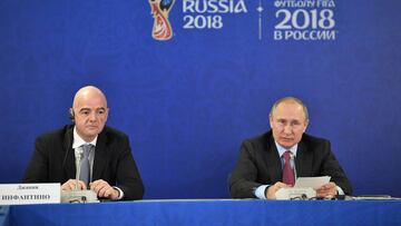 FET01. SOCHI (RUSIA), 03/05/2018.- El presidente de Rusia, Vlad&iacute;mir Putin (d), y el presidente de la FIFA, Gianni Infantino (i), participan en una reuni&oacute;n de la Junta Supervisora para la organizaci&oacute;n del Mundial de Rusia 2018 en Sochi