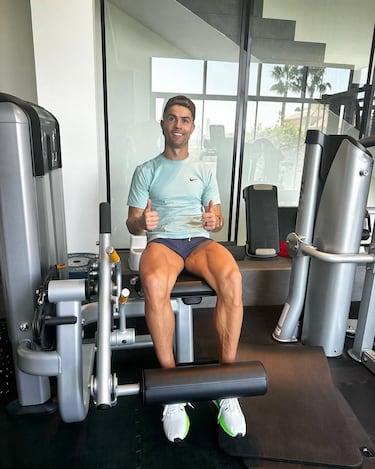 Cristiano Ronaldo presume de forma física a sus 40 años