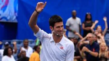 <b>CAMPEÓN. </b>El campeón Djokovic bromeó en el 'Día de los niños'.