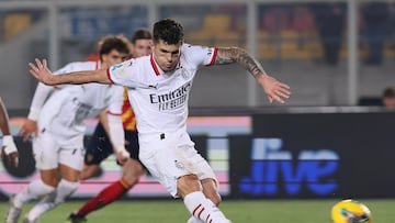 Lecce (Italy), 08/03/2025.- AC Milan Christian Pulisic scores a penalty goal during the Italian Serie A soccer match US Lecce - AC Milan at the Via del Mare stadium in Lecce, Italy, 8 March 2025. (Italia) EFE/EPA/ABBONDANZA SCURO LEZZI