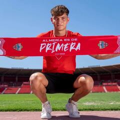 El Almería traspasa a Arnau Solà al FC Arouca