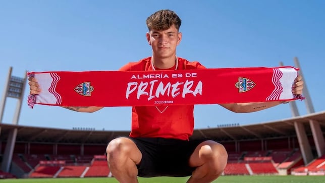 El Almería traspasa a Arnau Solà al FC Arouca