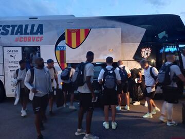 La plantilla del Valencia llegando a Saint Gallen.