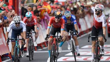 Team Cofidis' Spanish rider Jesus Herrada (R) celebrates as he crosses the finish line in first place followed by Team Astana's Italian rider Samuele Battistella (L) and Team Bahrain's British rider Fred Wright (C) during the 7th stage of the 2022 La Vuelta cycling tour of Spain, a 190 km race from Camargo to Cistierna, on August 26, 2022. (Photo by ANDER GILLENEA / AFP)