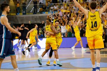 Triunfo, celebraci車n y premio doble para el Gran Canaria. Campe車n de la Eurocup y clasificaci車n directa para la Euroliga la pr車xima temporada.