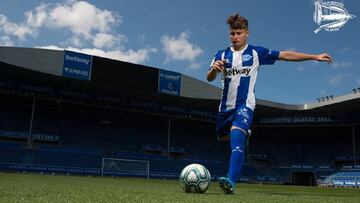 Borja Sáinz progresa a gran velocidad en el Alavés y con España Sub-19