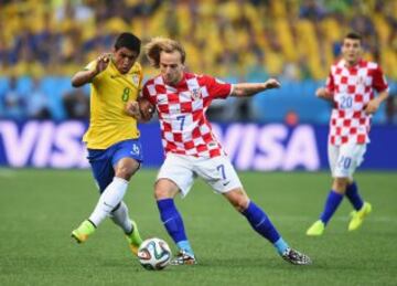 Ivan Rakitic y Paulinho.