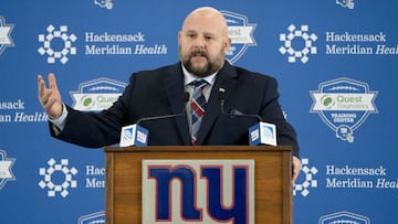 Brian Daboll, nuevo head coach de los New York Giants, espera desarrollar las habilidades necesarias para que Daniel Jones sea un mejor quarterback en 2022.