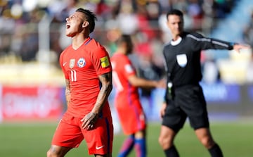 Los actuales Bicampeones de Copa América cayeron en sus dos juegos de la presente fecha FIFA (3-0 en casa ante Paraguay y 1-0 en su visita a Bolivia). Cayeron al sexto sitio de la clasificación en Conmebol, fuero de repechaje, con 23 puntos.