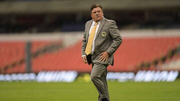 Herrera afirma que es más exigente ser DT de América que del Tri