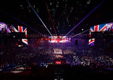 El combate se realizó en el Kingdom Arena, un estadio cubierto de techo retráctil ubicado en la ciudad de Riad, Arabia Saudita.