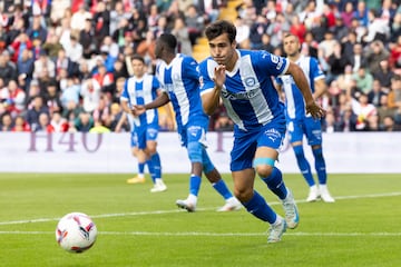 Manu Sánchez llegó al Deportivo Alavés en julio de 2024, cedido por el Celta de Vigo hasta junio de 2025, para reforzar el lateral izquierdo tras consolidarse como uno de los jóvenes defensores con más proyección del fútbol español.