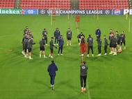 El Atlético, en el entrenamiento en el estadio del PSV.