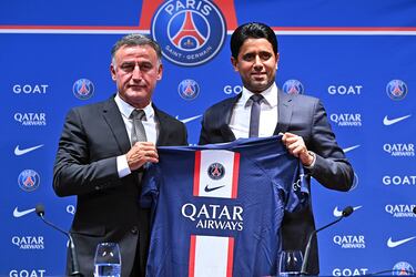 Tras solo una temporada en el Niza, fue fichado por el París Saint Germain para sustituir a Pochettino. Firmó por tres temporadas, aunque tan solo un año después llegó a un acuerdo con el club para rescindir su contrato.