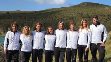 La selección española de surf en Miyazaki (Japón) para los ISA World Surfing Games 2019: Nadia Erostarbe, Aritz Aranburu, Ariane Ochoa, Gony Zubizarreta, Vicente Romero y Leticia Canales.