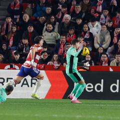 El Atlético no entiende la polémica por una mano que considera no sancionable