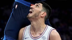 Enes Kanter, jugador de los New York Knicks, durante un partido contra los Oklahoma City Thunder.