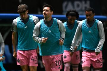 Riyadh (Saudi Arabia), 01/02/2024.- Lionel Messi (C) of Inter Miami warms up during the Riyadh Season Cup 2024 match between Al Nassr and Inter Miami in Riyadh