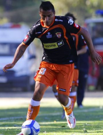 Diego Silva, hoy en Cobresal, arrastra un partido de castigo desde su paso por Cobreloa.