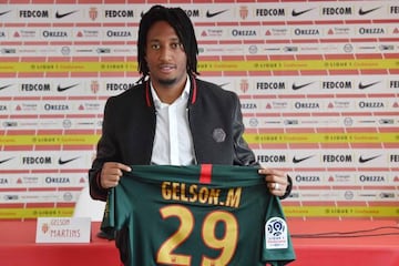 Gelson Martins poses with his new short after joining Monaco on loan.
