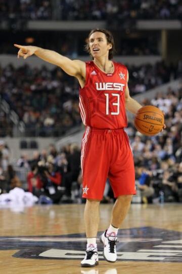 Steve Nash jugando con la Conferencia Oeste en el All-Star de la NBA de 2010. Fue elegido para jugar el All-Star de 2002, 2003, 2005, 2006, 2007, 2008, 2010 y 2012.