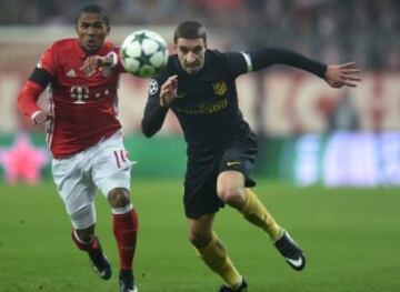 Douglas Costa y Sime Vrsaljko.