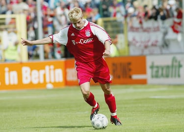 Tobias Rau era considerado uno de los mejores laterales izquierdos en Alemania. A pesar de que en el Wolfsburgo rindió a buen nivel, tras fichar por el Bayern de Múnich en la temporada 2003/04 no consiguió destacar. De hecho, estuvo jugando muchos partidos en el filial. Se marchó al Arminia Bielefeld en 2005 hasta el año 2009.