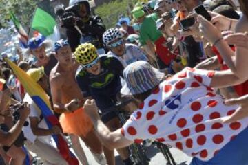 Colombia's Nairo Quintana (2ndR), wearing the best young's white jersey, rides in a breakaway during the 110,5 km twentieth stage of the 102nd edition of the Tour de France cycling race on July 25, 2015, between Modane Valfrejus and Alpe d'Huez, French Alps.  AFP PHOTO / JEFF PACHOUD