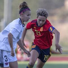 La selección española golea a un Tacón sin sus 'cracks'