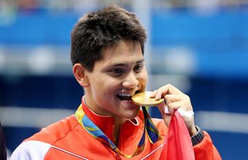 Cuando se esperaba que Michael Phelps lograra seis medallas de oro en Río 2016, el joven de 21 años destronó a La Bala de Baltimore en los 100 metros mariposa y logró el primer oro para Singapur en su historia.