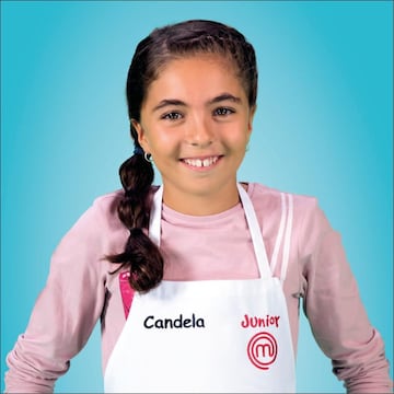 Candela lleva cocinando varios años, puesto que comenzaría con 4 años. Lo suele hacer acompañada de su padre, y reconoce que el que más le ha costado son unas carrilladas al vino tinto con puré de patata. Su plato favorito podría decirse que son las tortitas con coulis de frutas del bosque y helado de vainilla. Su aspirante favorita, Ona Carbonell.