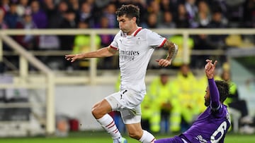 Soccer Football - Serie A - Fiorentina v AC Milan - Stadio Artemio Franchi, Florence, Italy - October 6, 2024 Fiorentina's Luca Ranieri in action with AC Milan's Christian Pulisic REUTERS/Jennifer Lorenzini