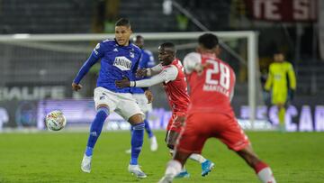 Millonarios y Santa Fe durante un partido de la Liga BetPlay.