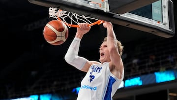 Basketball - FIBA EuroBasket 2025 - Quarter Finals - Finland v Georgia - Xiaomi Arena, Riga, Latvia - September 10, 2025 Finland's Lauri Markkanen in action REUTERS/Ints Kalnins