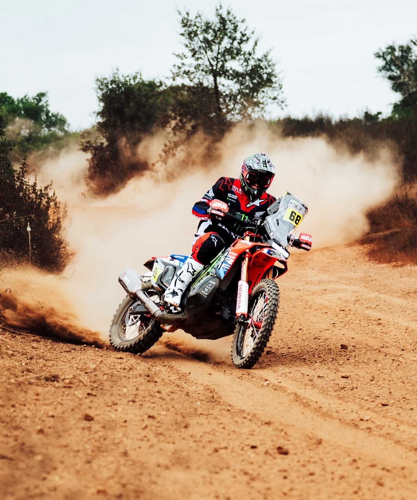 Tosha Schareina gana con Honda la Etapa 3 del Rally de Portugal.