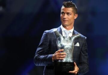 Cristiano recibe el premio al Mejor Jugador de Europa