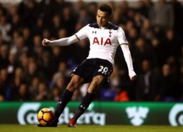 Actualmente juega en el Tottenham Hotspur.