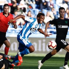 Depor y Málaga se reparten la tarta en un intenso duelo