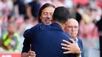 Almeyda abraza a Míchel.
