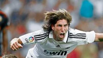 <b>RAZA BLANCA. </b>Sergio Ramos lleva tres temporadas en el Madrid y ya se ha ganado con su casta al exigente público del Bernabéu.
