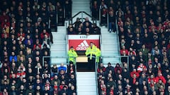 Man United fans hide in toilet overnight to see Arsenal game