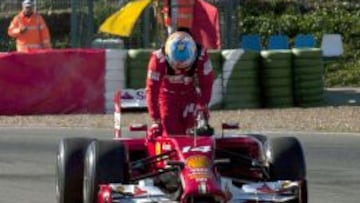 Alonso estrena un Ferrari que se par&oacute; por un fallo el&eacute;ctrico