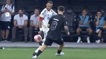 En su vuelta al Campeonato Paulista, el brasileño deslumbró con un espectacular sombrero al argentino Rodrigo Garro, pese a la derrota ante Corinthians.